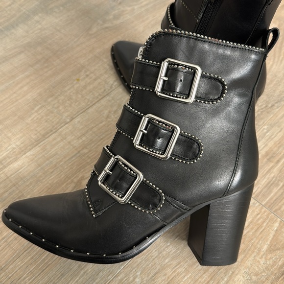 Cute stud boot - Picture 6 of 7